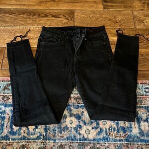 Joe’ Jeans - Black cropped
